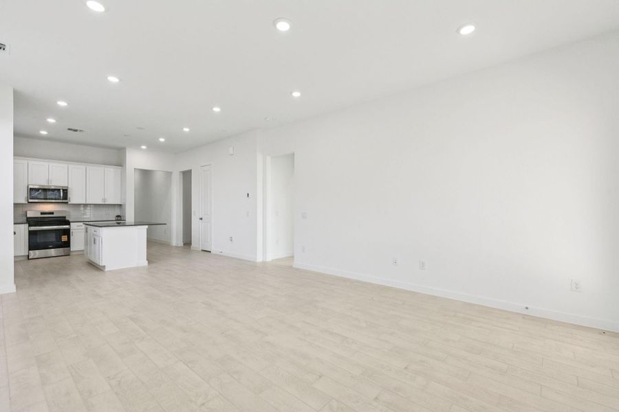 Spacious, unfurnished interior of a new home in Windcress, Baytown (Image 21).