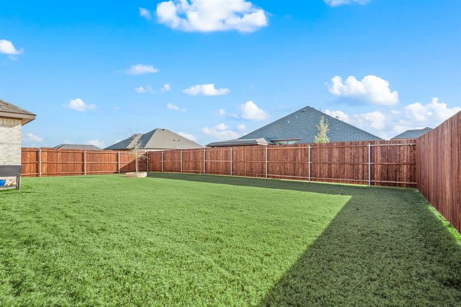 Exterior details and patio area of a home in Timberbrook, Justin (Image 25).