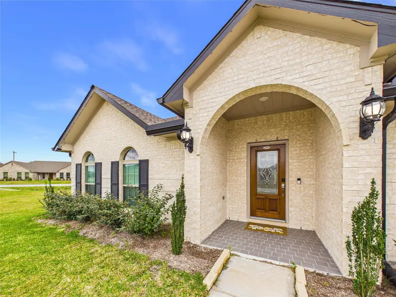 Exterior details and patio area of a home in Pedregal, Galveston (Image 4).