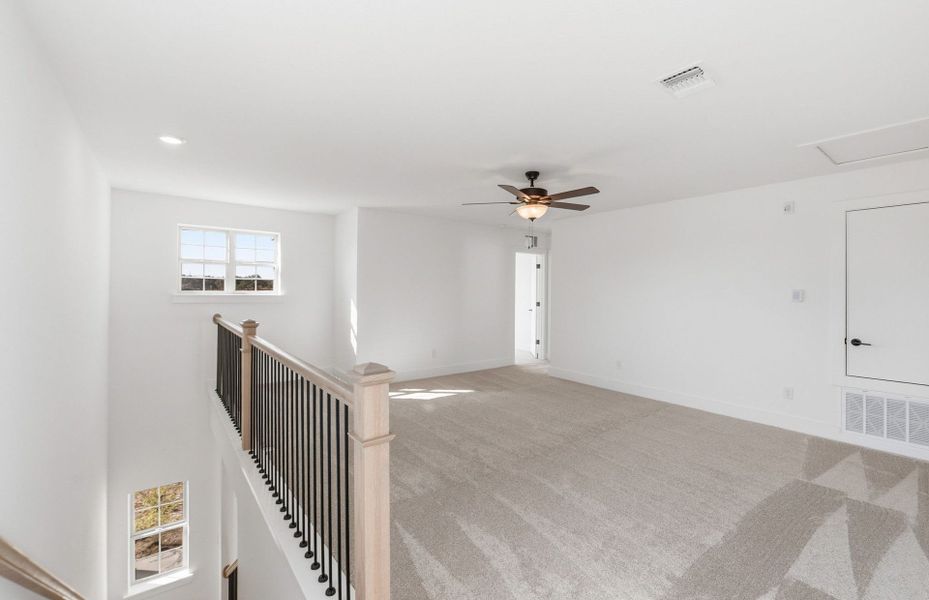 Spacious, unfurnished interior of a new home in Saddleback at Santa Rita Ranch, Liberty Hill (Image 16).
