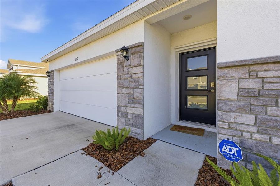 Exterior details and patio area of a home in , Bradenton (Image 30).