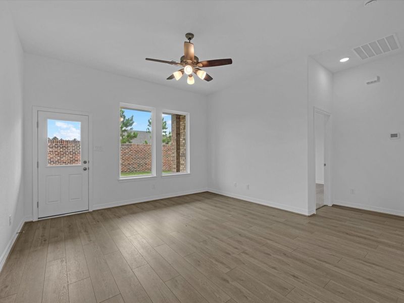 Spacious, unfurnished interior of a new home in Emory Glen, Magnolia (Image 15). Spacious, unfurnished interior of a new home in Emory Glen, Magnolia (Image 15).
