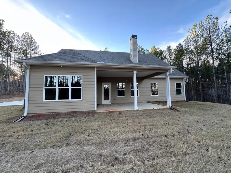 Exterior details and patio area of a home in Dove Creek, LaGrange (Image 3).