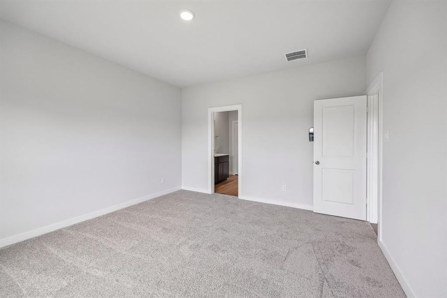Spacious, unfurnished interior of a new home in Lone Oak, Alvarado (Image 25). Spacious, unfurnished interior of a new home in Lone Oak, Alvarado (Image 25).
