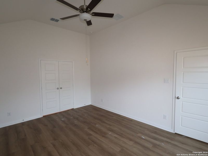 Spacious, unfurnished interior of a new home in Greenspoint Heights, Seguin (Image 32).