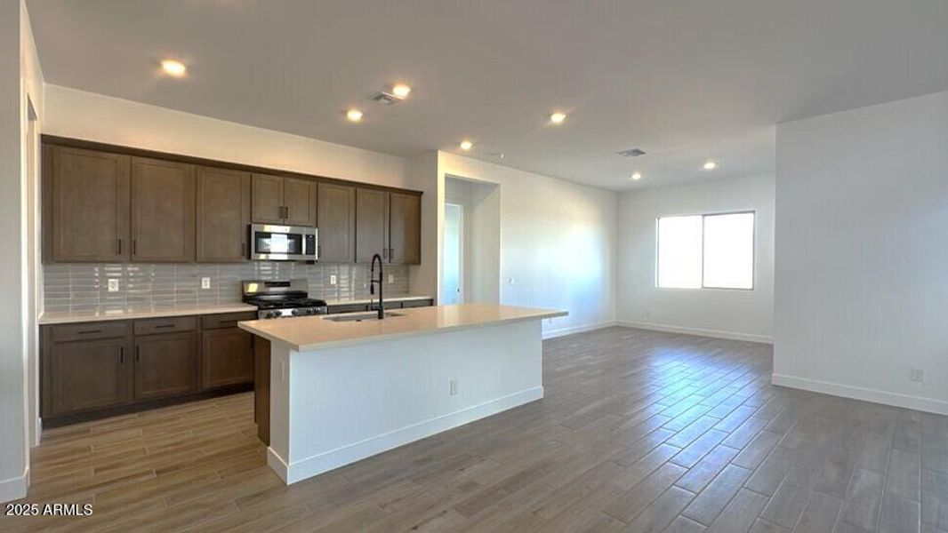 96A8F386- (002) 96A8F386- (002)