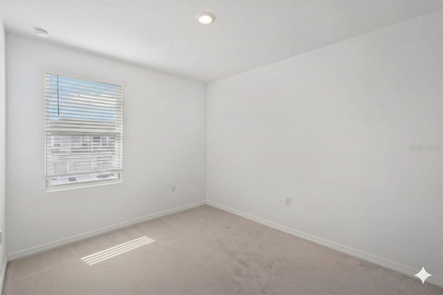 Spacious, unfurnished interior of a new home in , Sarasota (Image 21).