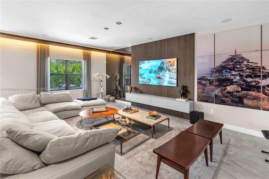 Furnished interior view inside a new home in , Miramar (Image 40).