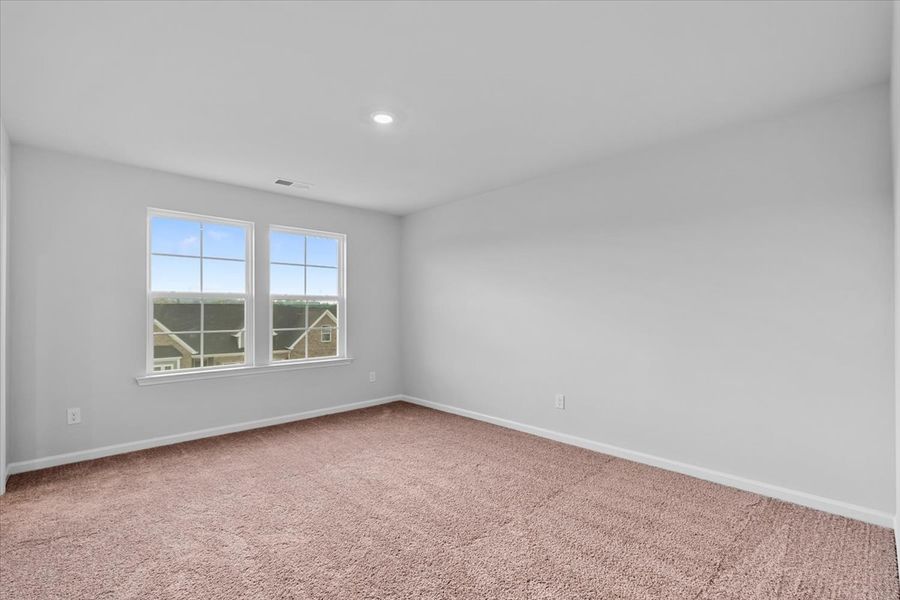 Spacious, unfurnished interior of a new home in Fieldstone, Lexington (Image 39).