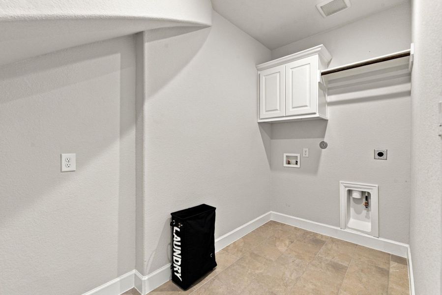 Spacious, unfurnished interior of a new home in The Highlands, Porter (Image 19).