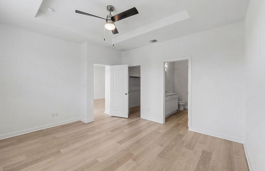 Spacious, unfurnished interior of a new home in Larson Crossing, Elgin (Image 19).