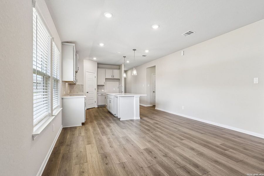 Spacious, unfurnished interior of a new home in Thomas Pond, San Antonio (Image 35). Spacious, unfurnished interior of a new home in Thomas Pond, San Antonio (Image 35).