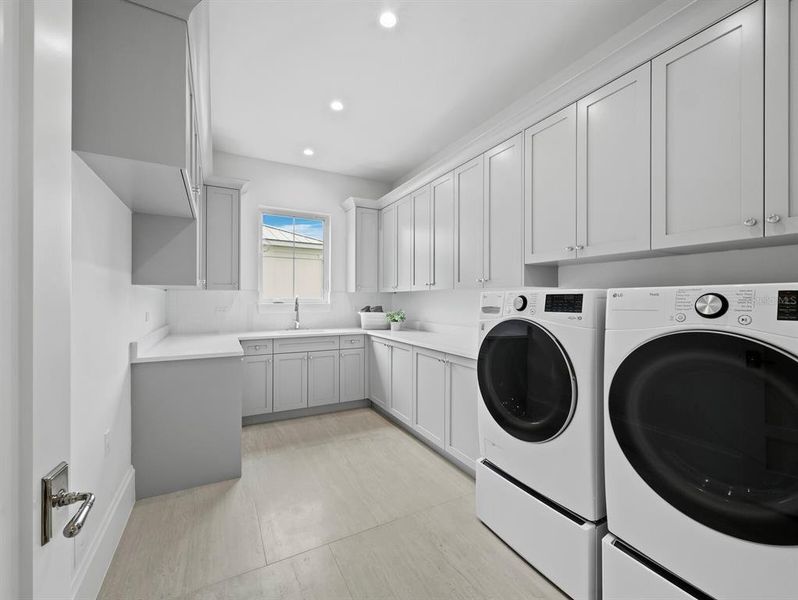 Furnished interior view inside a new home in , Sarasota (Image 47).