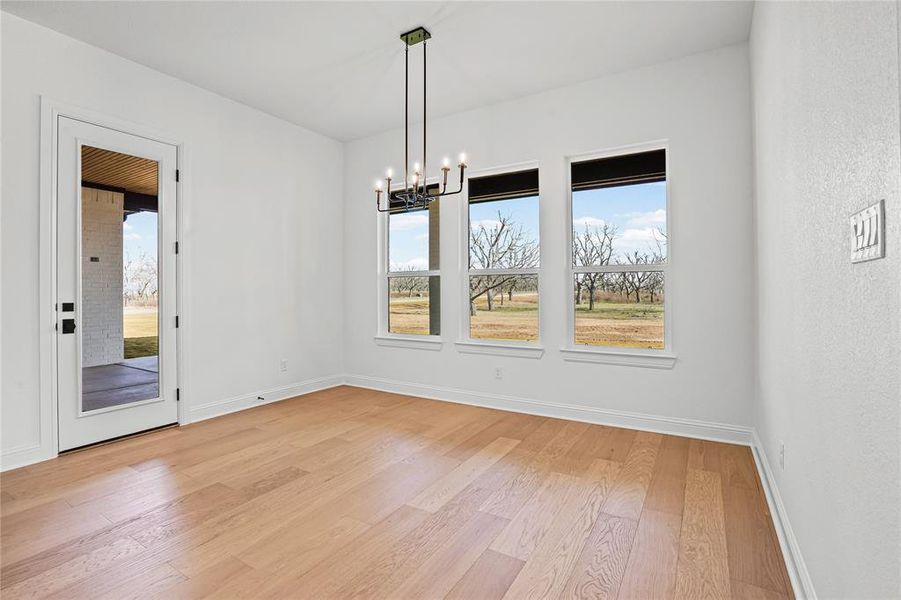 Spacious, unfurnished interior of a new home in Pecan Plantation, Granbury (Image 22).