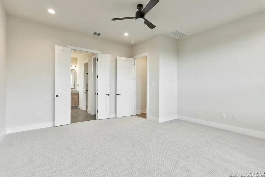 Spacious, unfurnished interior of a new home in Legacy at Lake Dunlap, New Braunfels (Image 21). Spacious, unfurnished interior of a new home in Legacy at Lake Dunlap, New Braunfels (Image 21).