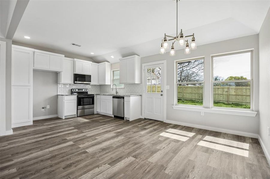 Spacious, unfurnished interior of a new home in , Itasca (Image 28).