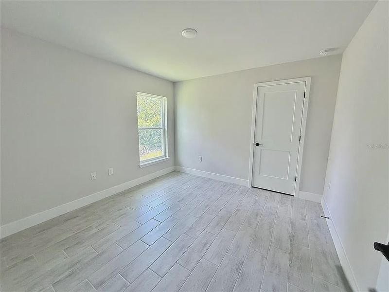 Spacious, unfurnished interior of a new home in Rotonda, Port Charlotte (Image 21).