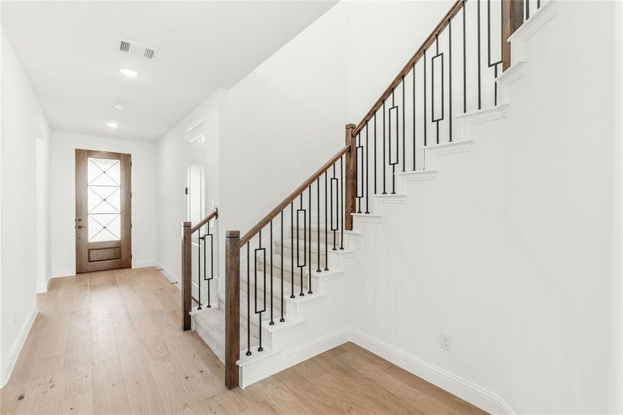 Spacious, unfurnished interior of a new home in Willow Wood, McKinney (Image 30).