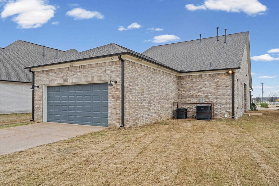 Exterior details and patio area of a home in Lockwood, Collierville (Image 4).