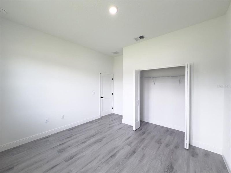 Spacious, unfurnished interior of a new home in , Ocala (Image 27).