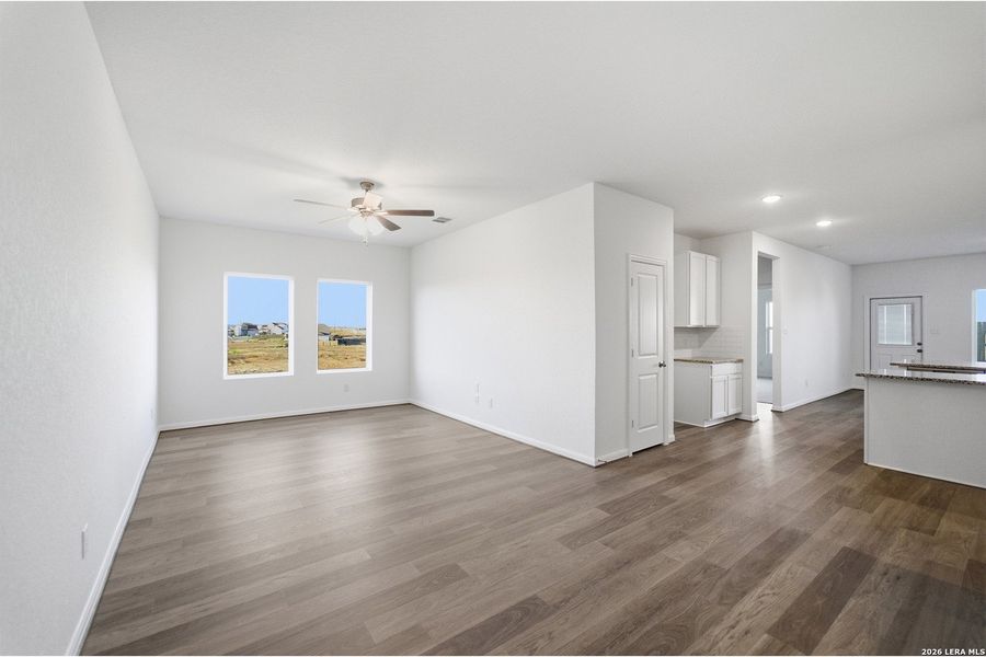 Spacious, unfurnished interior of a new home in Garden Grove, San Antonio (Image 27).