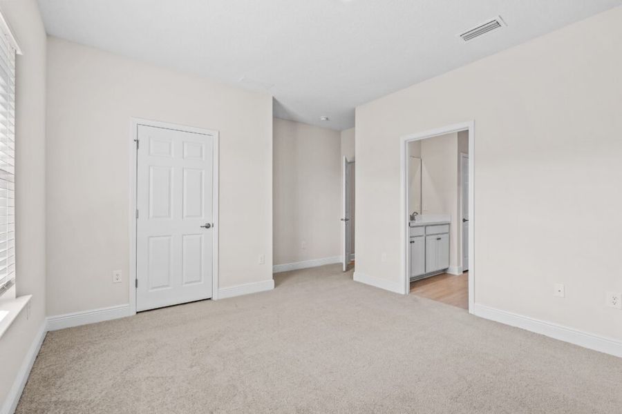 Spacious, unfurnished interior of a new home in Windswept Estates, Freeport (Image 33).