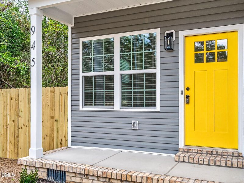 003-1280x960-front-porch