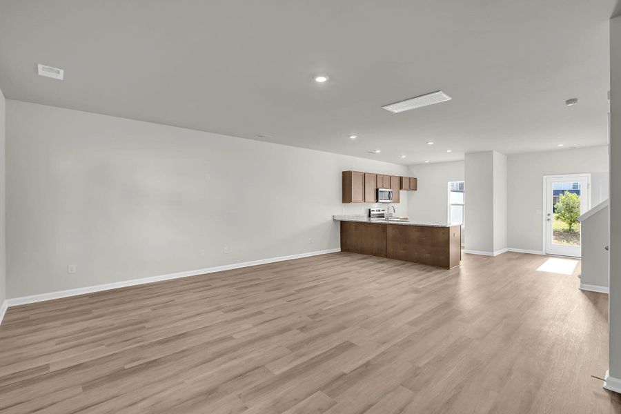 Spacious, unfurnished interior of a new home in Lakeview Commons, Goose Creek (Image 38).