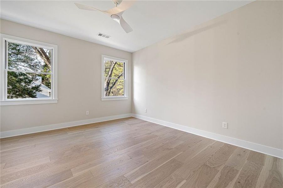 Spacious, unfurnished interior of a new home in , Alpharetta (Image 43).