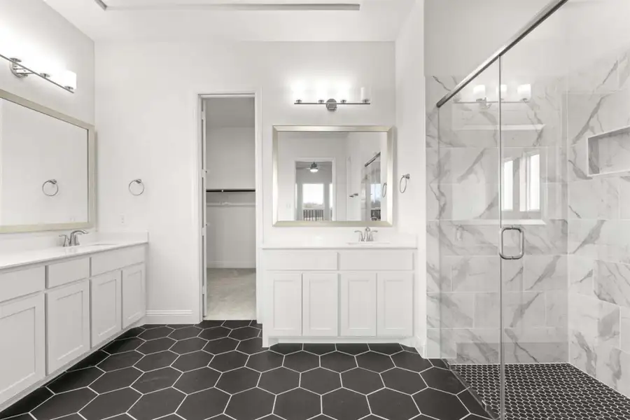 Furnished interior view inside a new home in Park Hills, Rockwall (Image 8).