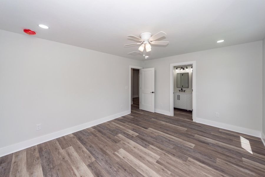 Spacious, unfurnished interior of a new home in , Hanahan (Image 38).