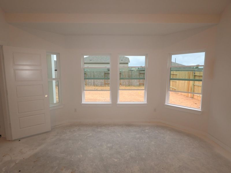 Spacious, unfurnished interior of a new home in Miller's Pond, Rosenberg (Image 6).