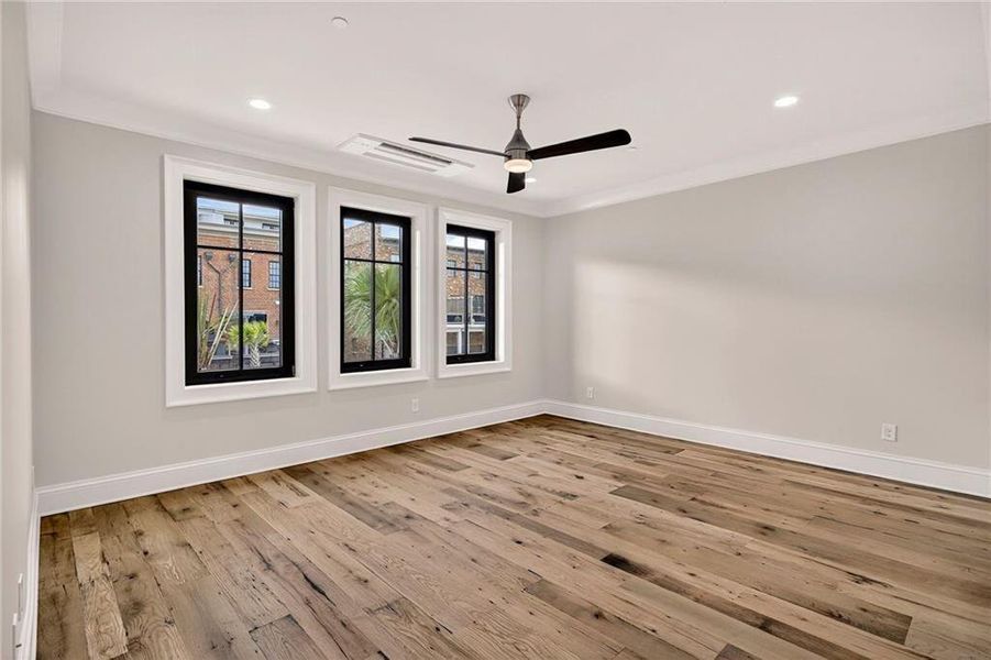 Spacious, unfurnished interior of a new home in , Savannah (Image 20).