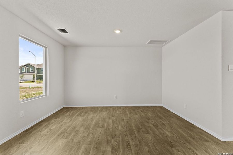 Spacious, unfurnished interior of a new home in Swenson Heights, Seguin (Image 17).