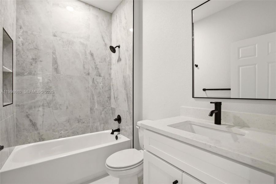 Furnished interior view inside a new home in , Lake Placid (Image 10).