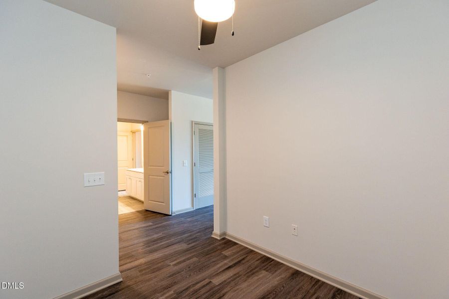 005-1920x1080-office-or-study