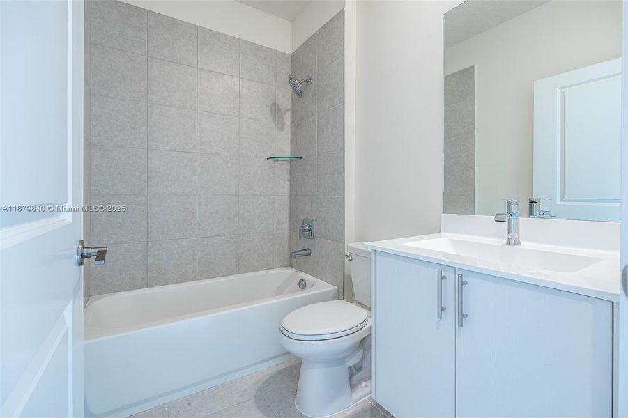 Furnished interior view inside a new home in , Doral (Image 11).