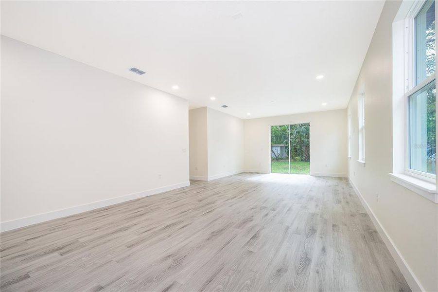 Spacious, unfurnished interior of a new home in , Sanford (Image 10).