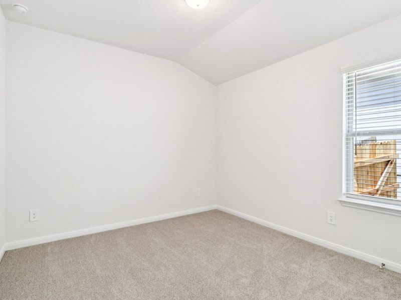 Spacious, unfurnished interior of a new home in Lark Canyon, New Braunfels (Image 32).