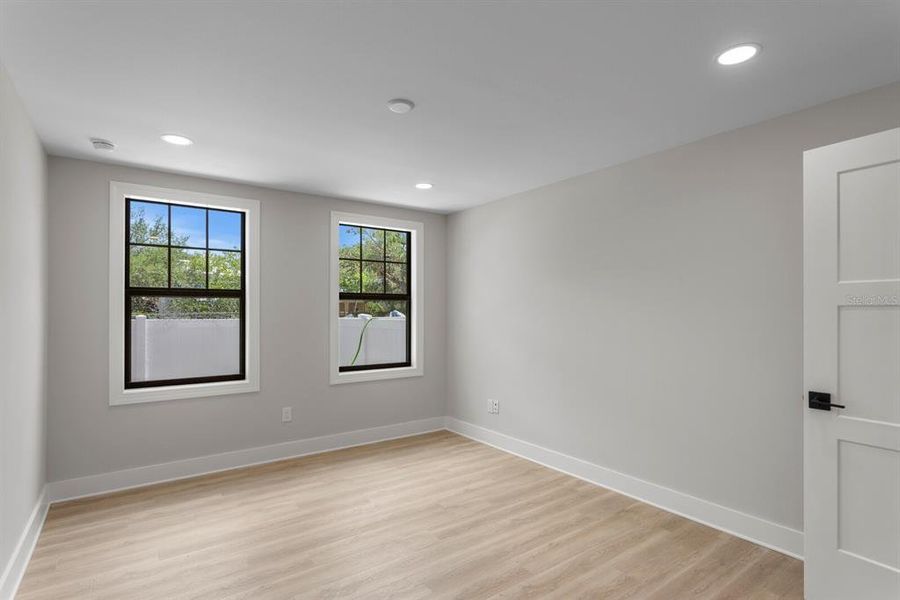 Spacious, unfurnished interior of a new home in , Tampa (Image 24).