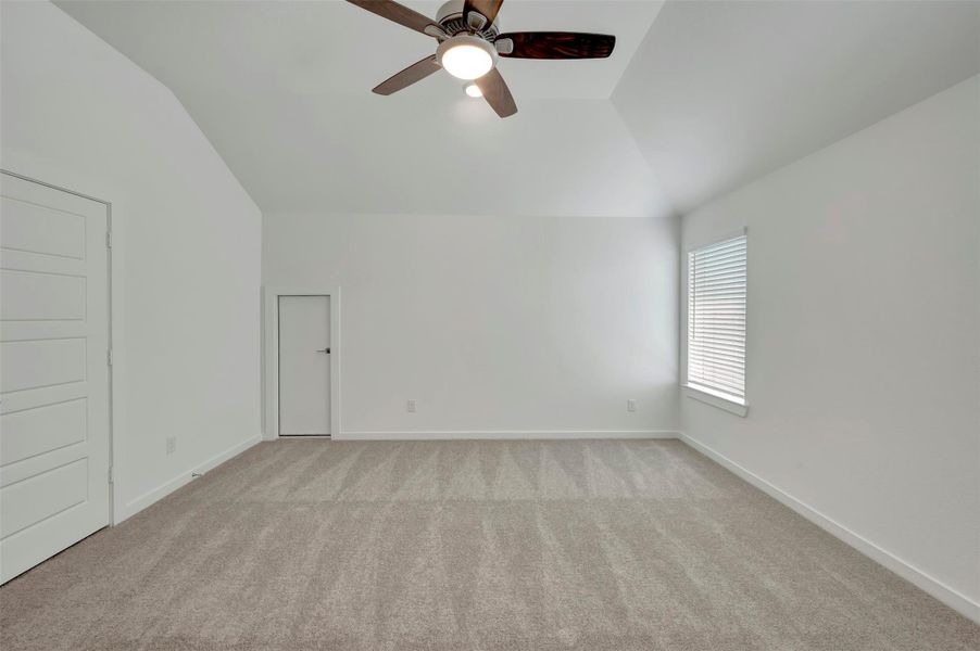 Spacious, unfurnished interior of a new home in Summerview, Fulshear (Image 12).