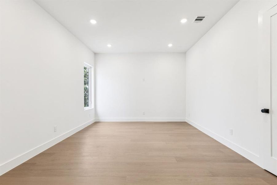 Spacious, unfurnished interior of a new home in , Dallas (Image 19).
