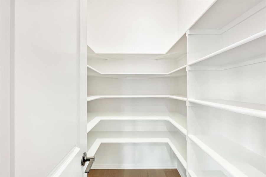 Spacious, unfurnished interior of a new home in Abe's Landing, Granbury (Image 23).