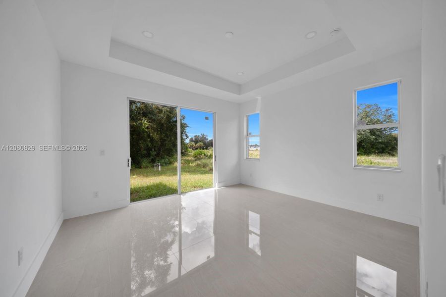 Spacious, unfurnished interior of a new home in , Lehigh Acres (Image 24).