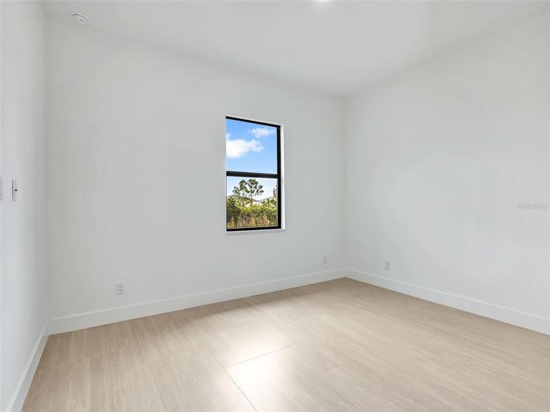 Spacious, unfurnished interior of a new home in , Cape Coral (Image 32).
