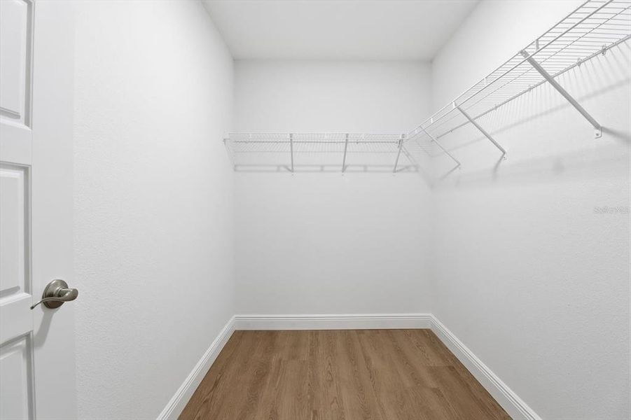 Spacious, unfurnished interior of a new home in , Dunnellon (Image 11).