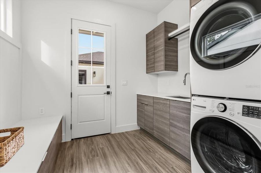 Furnished interior view inside a new home in , Orlando (Image 38).