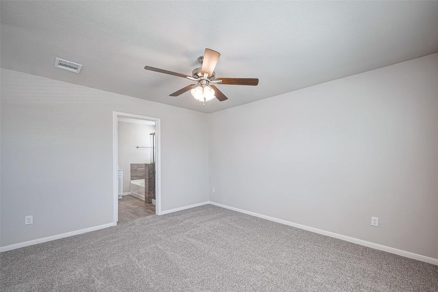 Spacious, unfurnished interior of a new home in River Ranch, Dayton (Image 32).