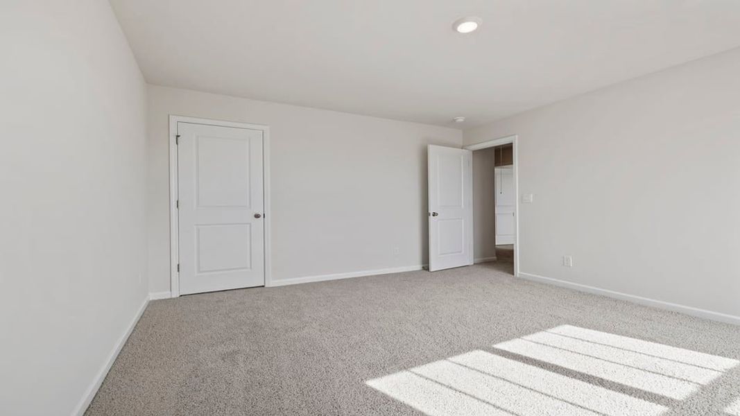 Spacious, unfurnished interior of a new home in Sage Grove, Lyman (Image 26).