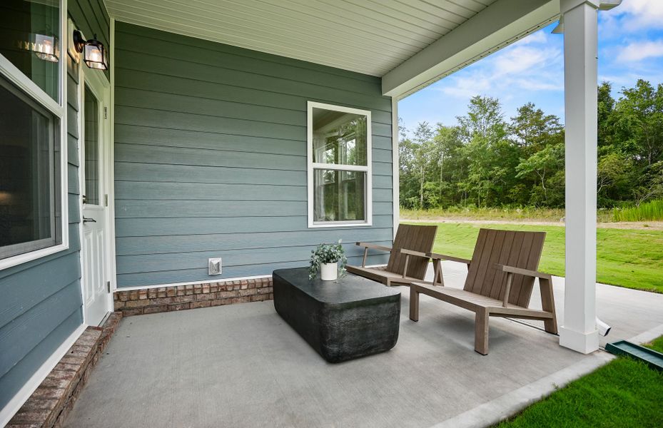 Representative exterior details of a home built from the Bedrock by Pulte Homes in The Retreat at Carolina Ridge, Harrisburg (Image 4).